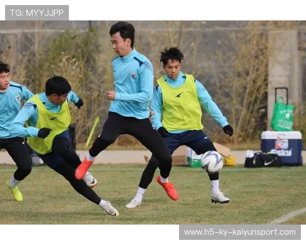 球队在大赛前通过热身赛磨合阵容并调整战术，球队在大赛前通过热身赛磨合阵容并调整战术